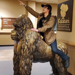 Meet your Posher, Troy